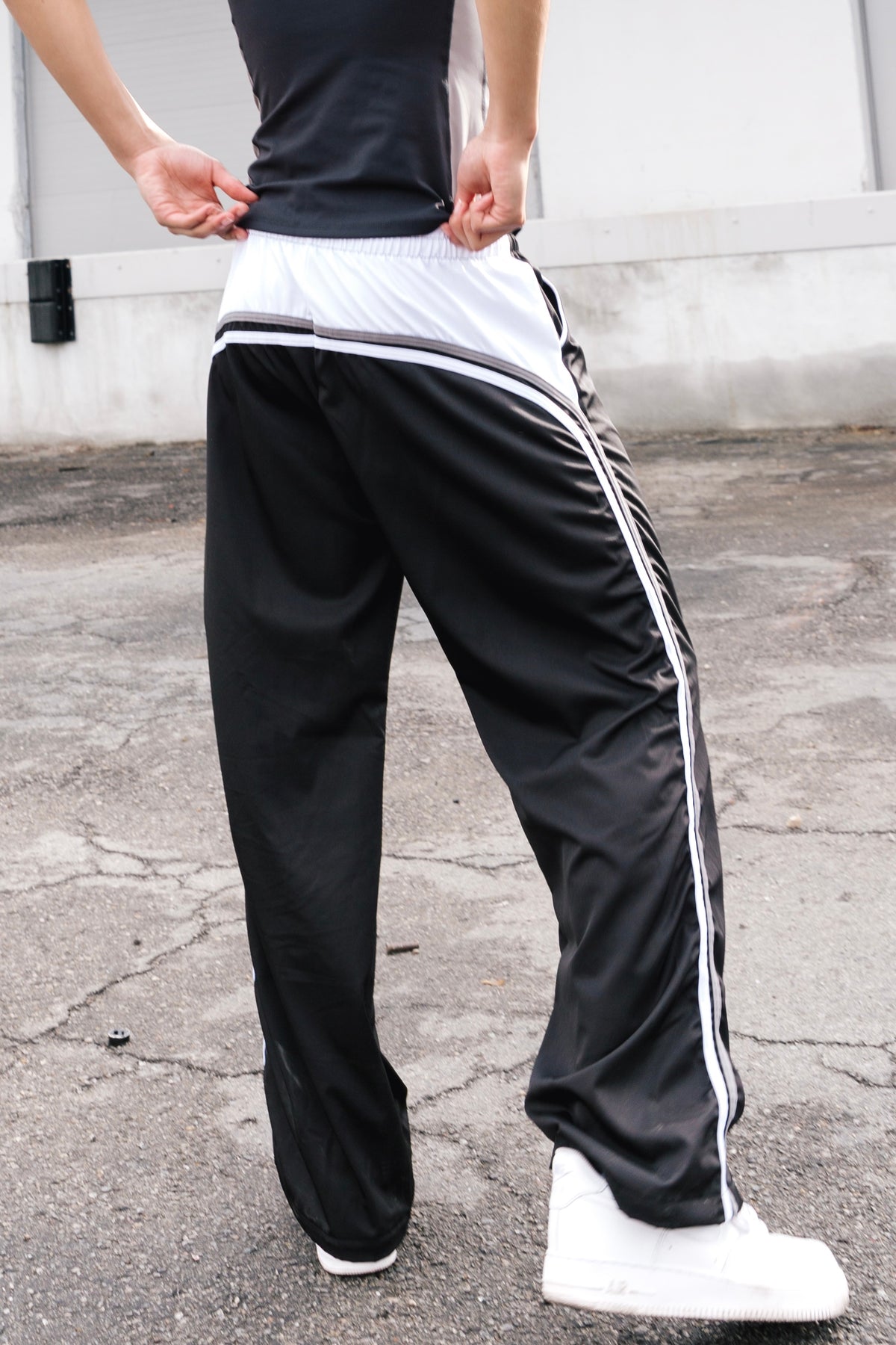 Vienna Joggers - 8 Ball