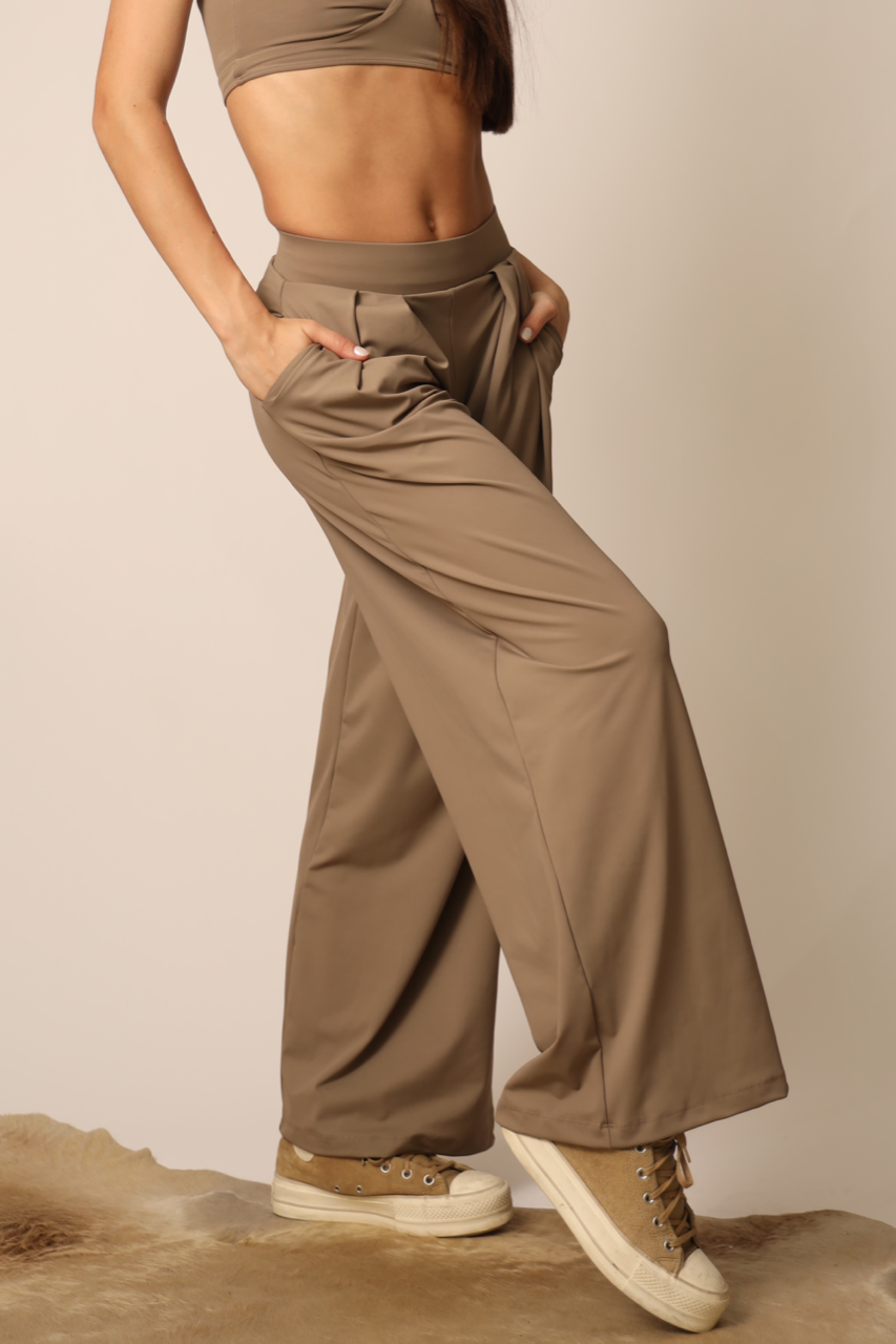 Elegant Fashionable Woman Presenting Trendy Urban Outfit. White Crop Top  And Trousers Culottes. Outdoor Photo Session, Unusual Bizarre Pose Stock  Photo, Picture and Royalty Free Image. Image 125454433.