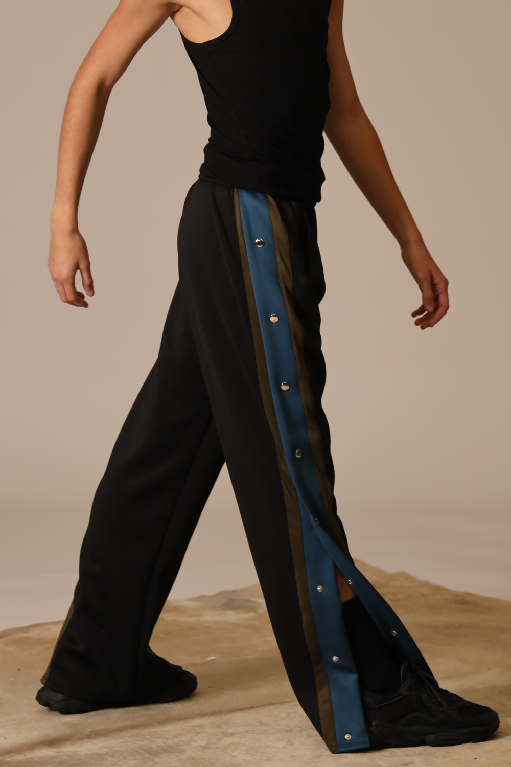 【U LAN】Daisy Patch Brushed Pigment Snap Training Pants Oh Snap Tearaway Pants - Raven | Tiger Friday – TigerFriday