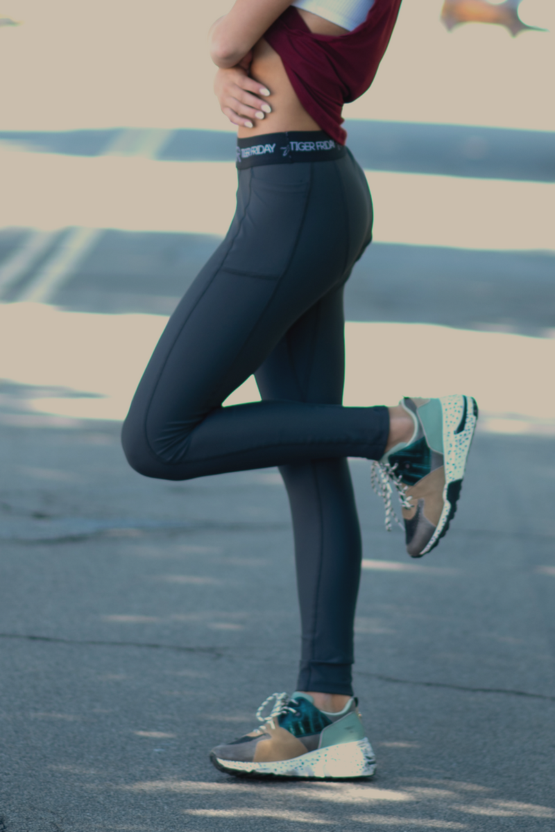 (pre)Loved Speed of Tight Athletic Tights - Graphite - FINAL SALE